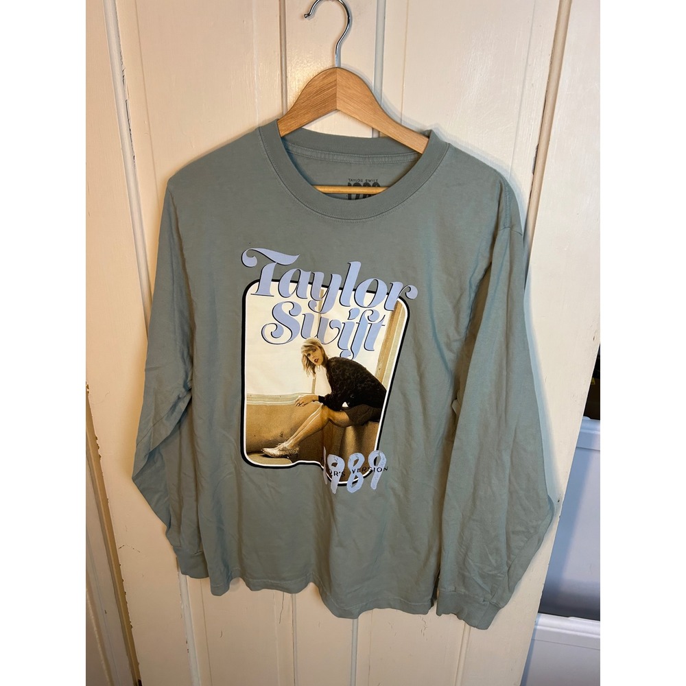 Taylor Swift 1989 Taylors Version Sage Green Long Sleeve Graphic Tee Shirt L